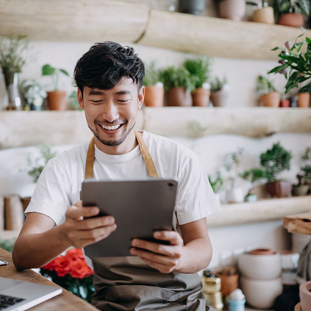 florist checking tablet