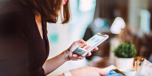 lady shoping on her phone