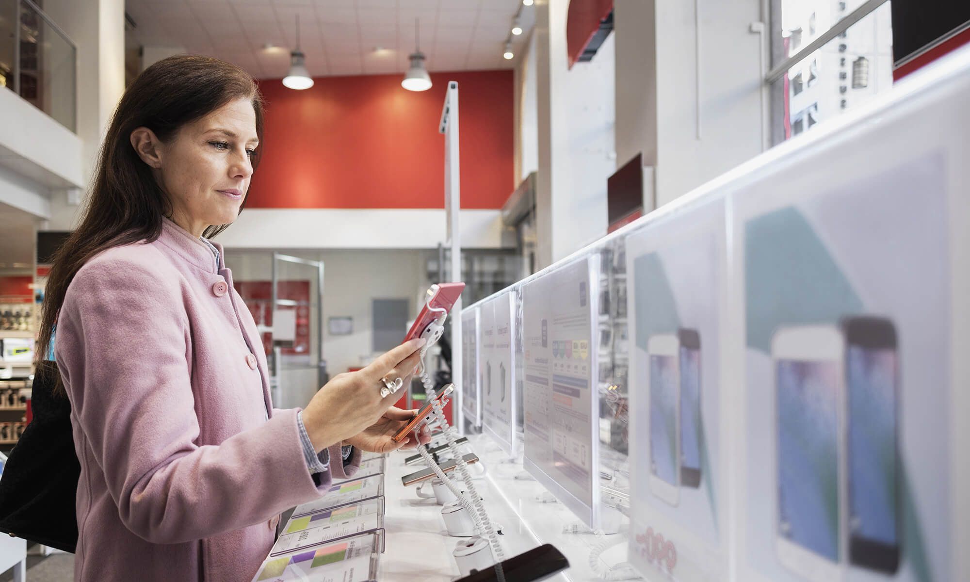 lady at mobile store